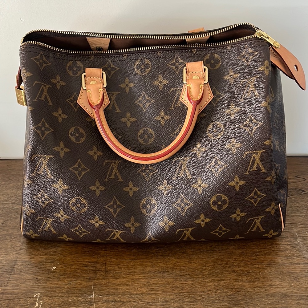 Louis Vuitton speedy 30, light wear. Very good condition